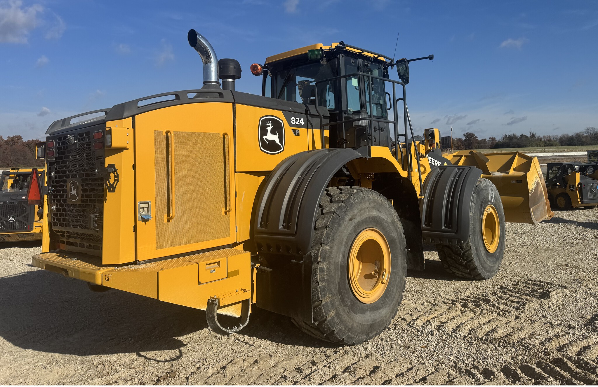 2023 John Deere 824 P Image 3