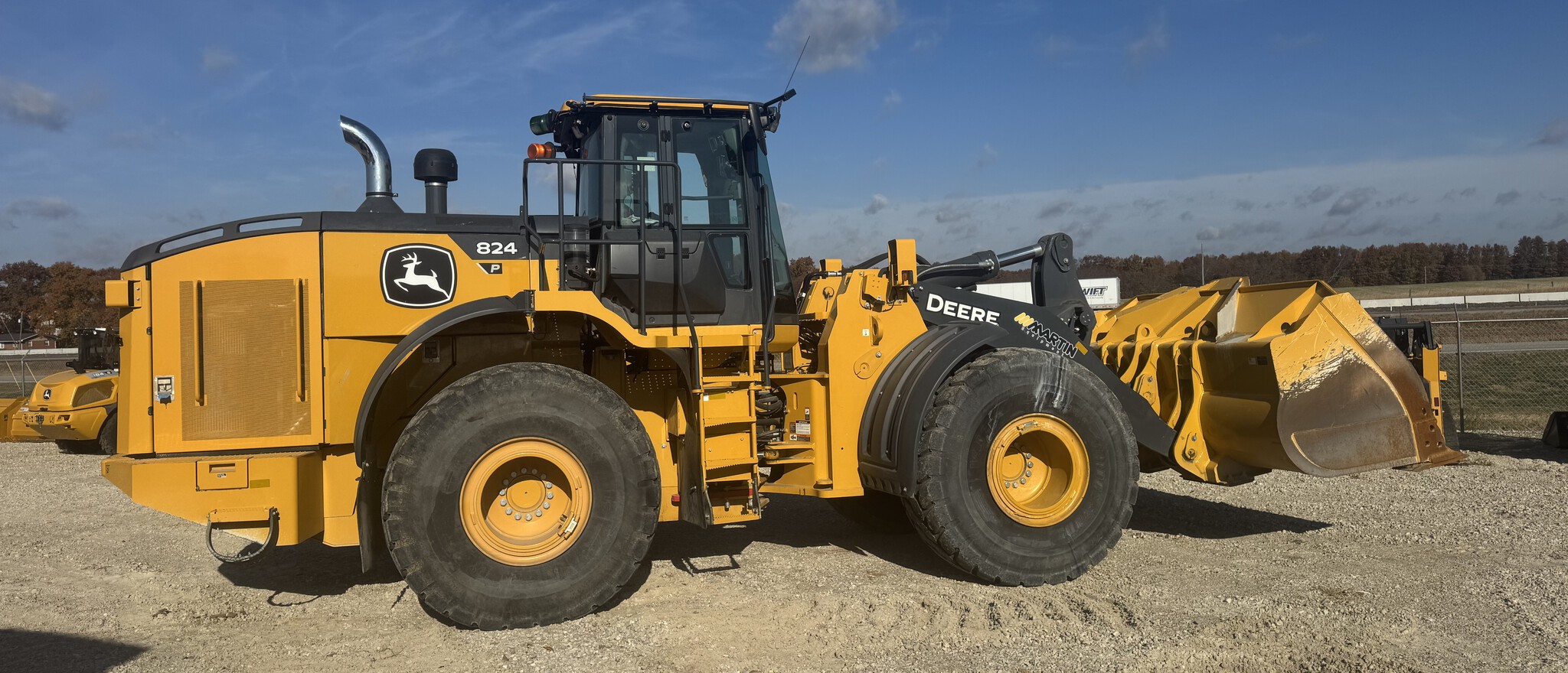 2023 John Deere 824 P Image 5