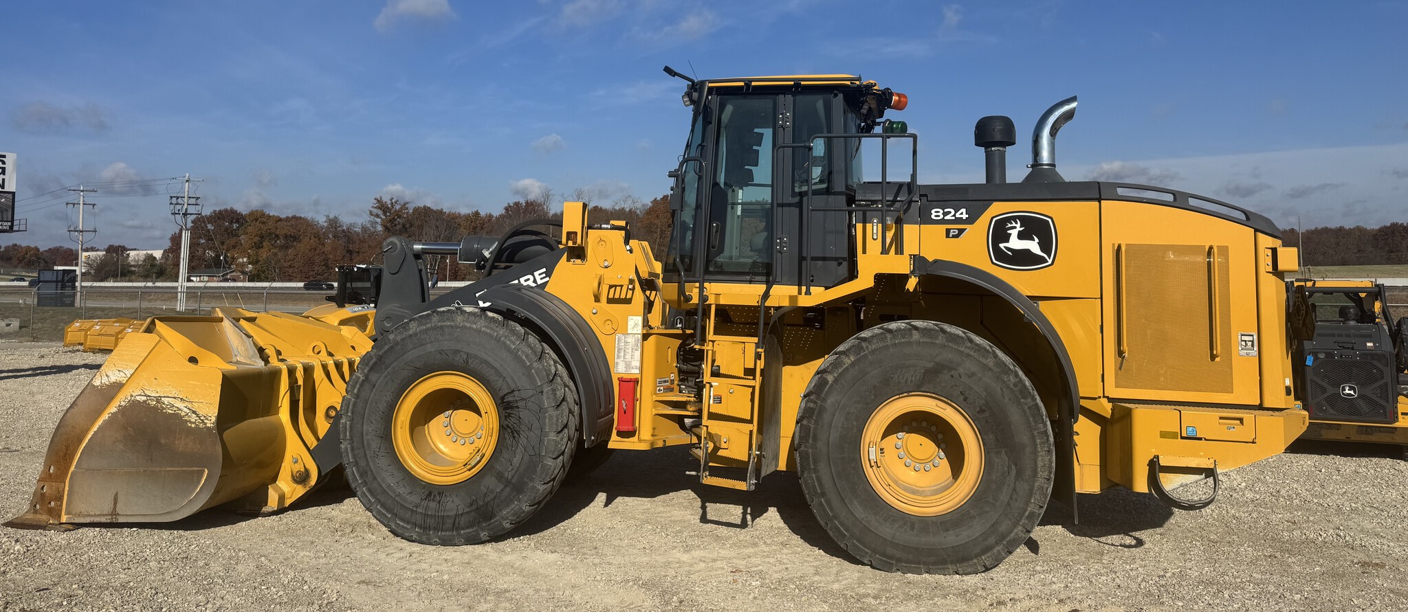 2023 John Deere 824 P Image 1