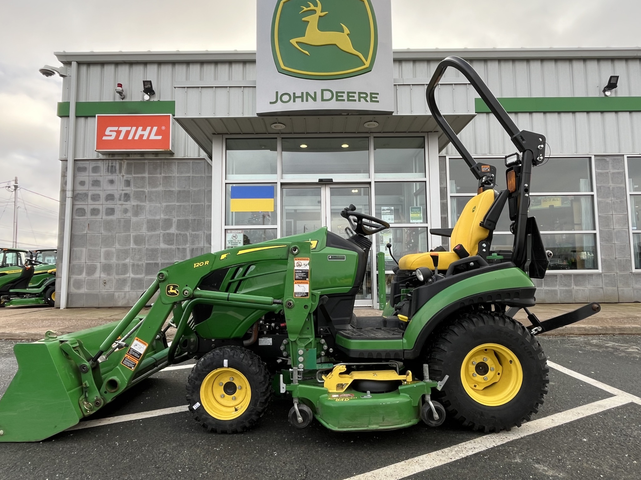 2021 John Deere 1025R Image 5