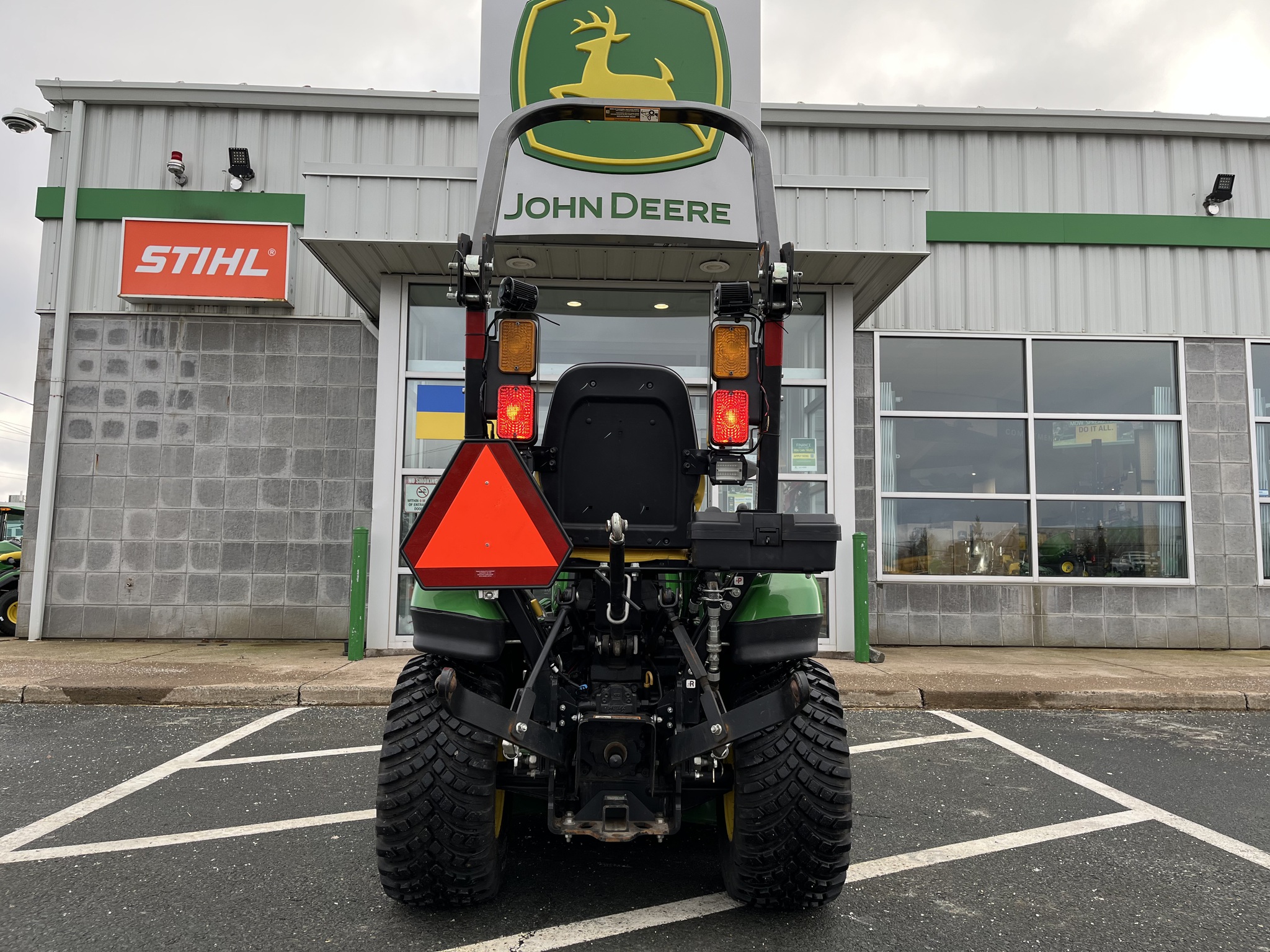 2021 John Deere 1025R Image 8