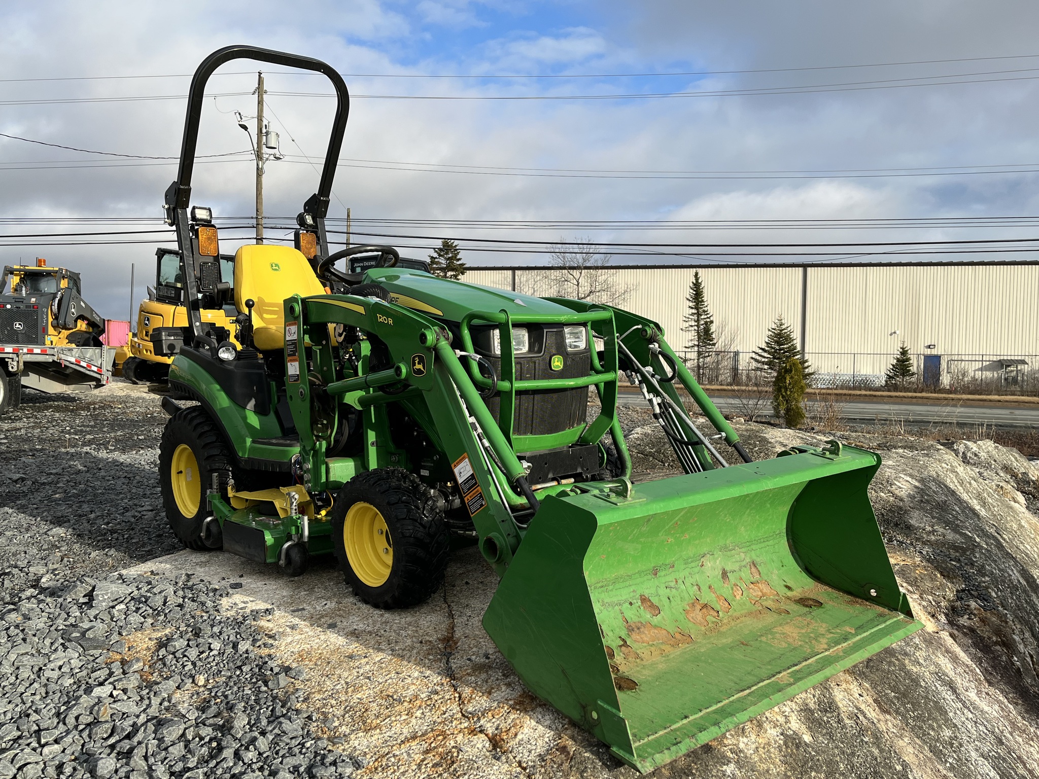2021 John Deere 1025R Image 1
