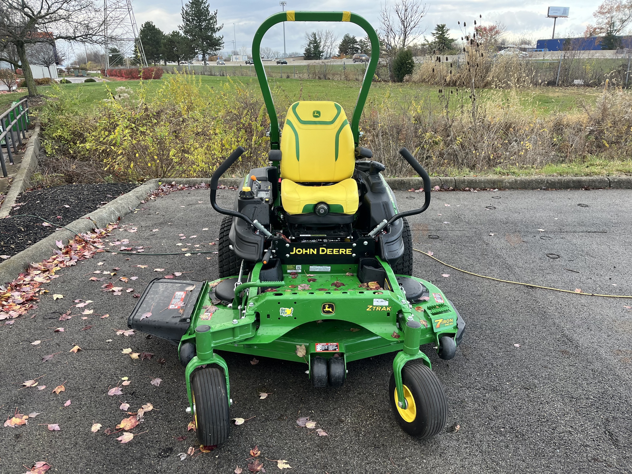 2025 John Deere Z955M Image 2