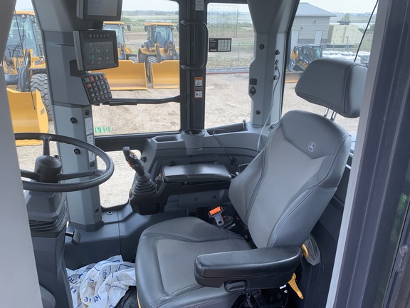2024 John Deere 544 P