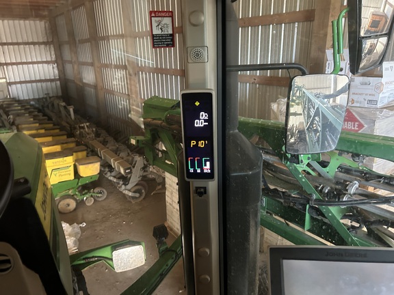 2023 John Deere 408R Photo 6