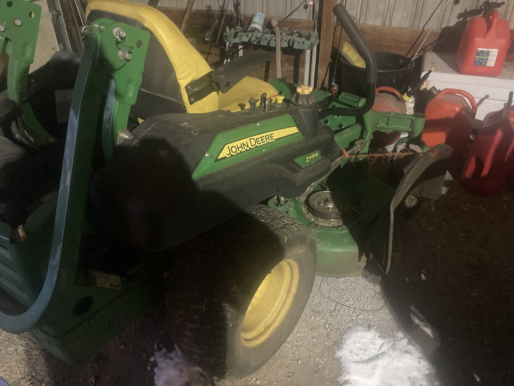 2013 John Deere Z915B Image 1