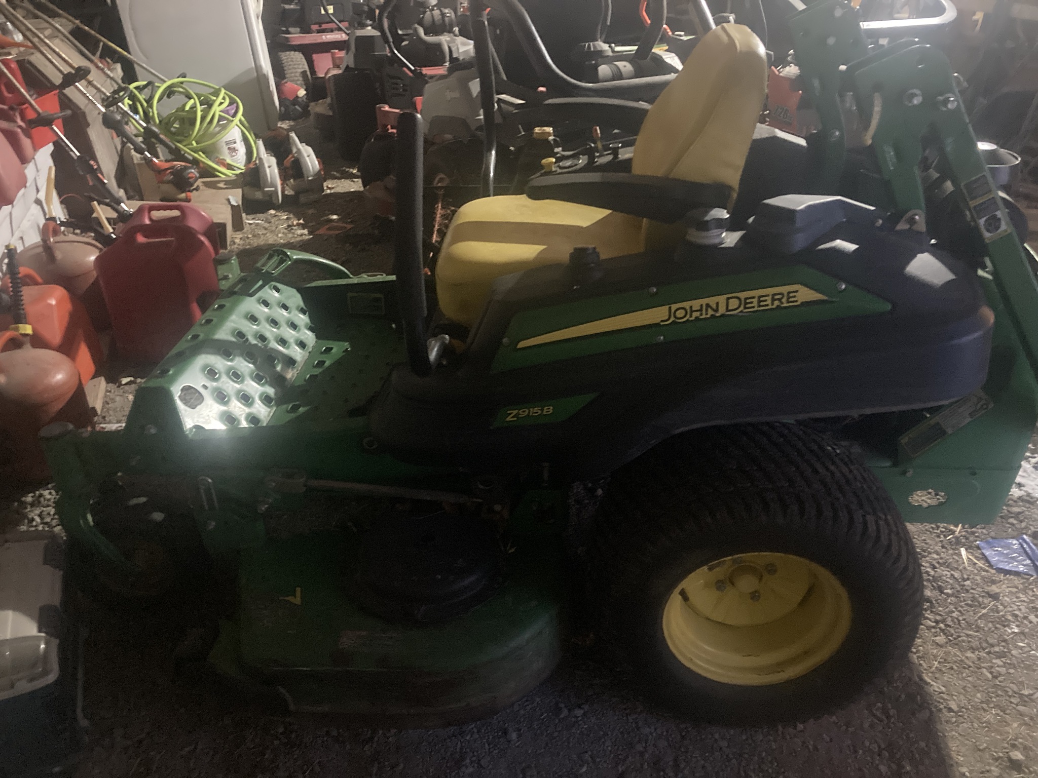 2013 John Deere Z915B Image 4