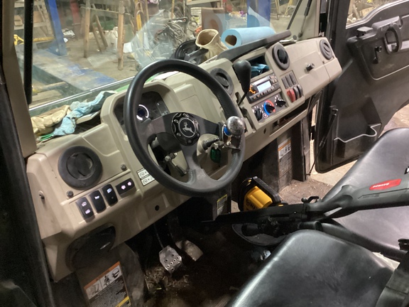 2024 John Deere XUV 835R - Photo3