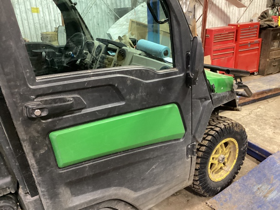 2024 John Deere XUV 835R - Photo16