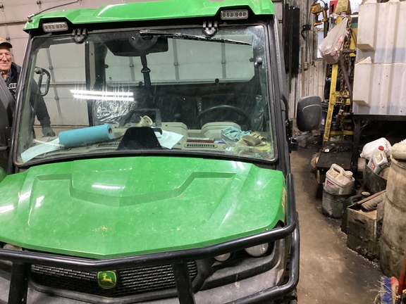 2024 John Deere XUV 835R - Photo2