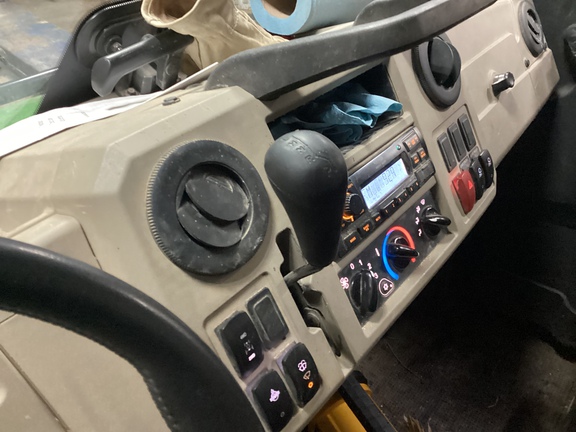 2024 John Deere XUV 835R - Photo11