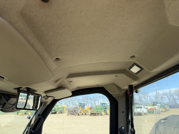 2024 John Deere XUV 835R - Photo19