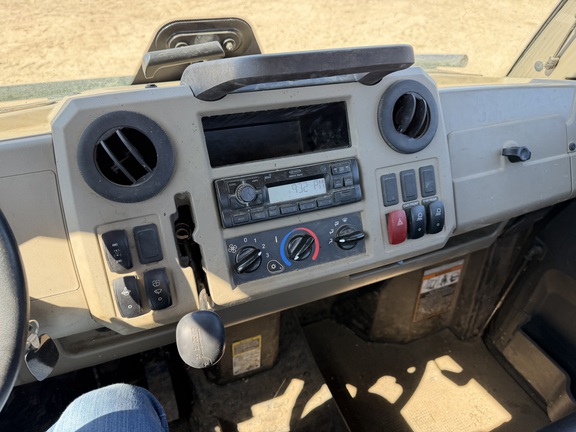 2024 John Deere XUV 835R - Photo23