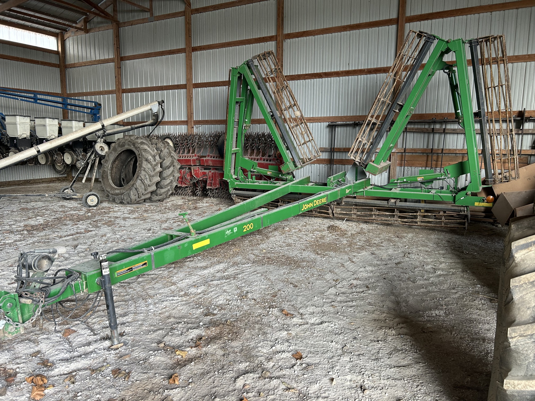 John Deere 200 Image 1