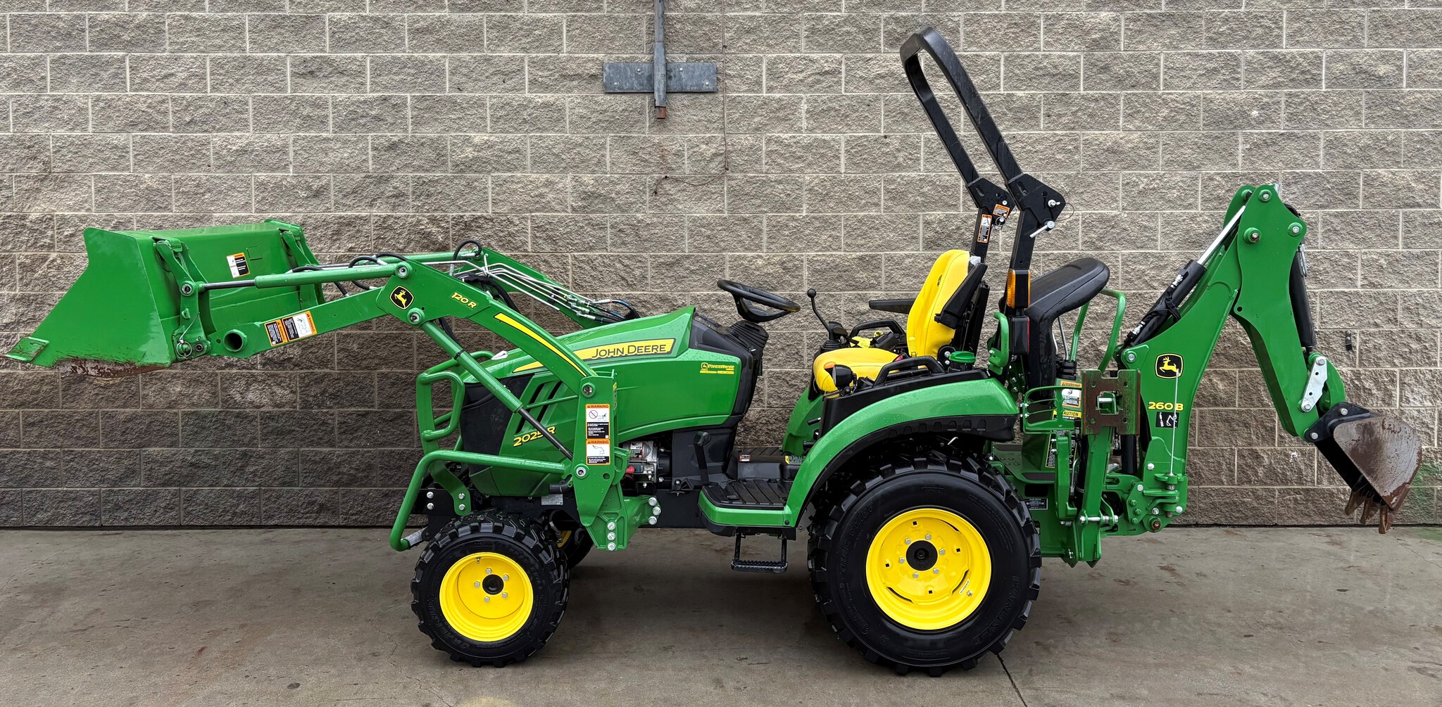 2021 John Deere 2025R Image 4
