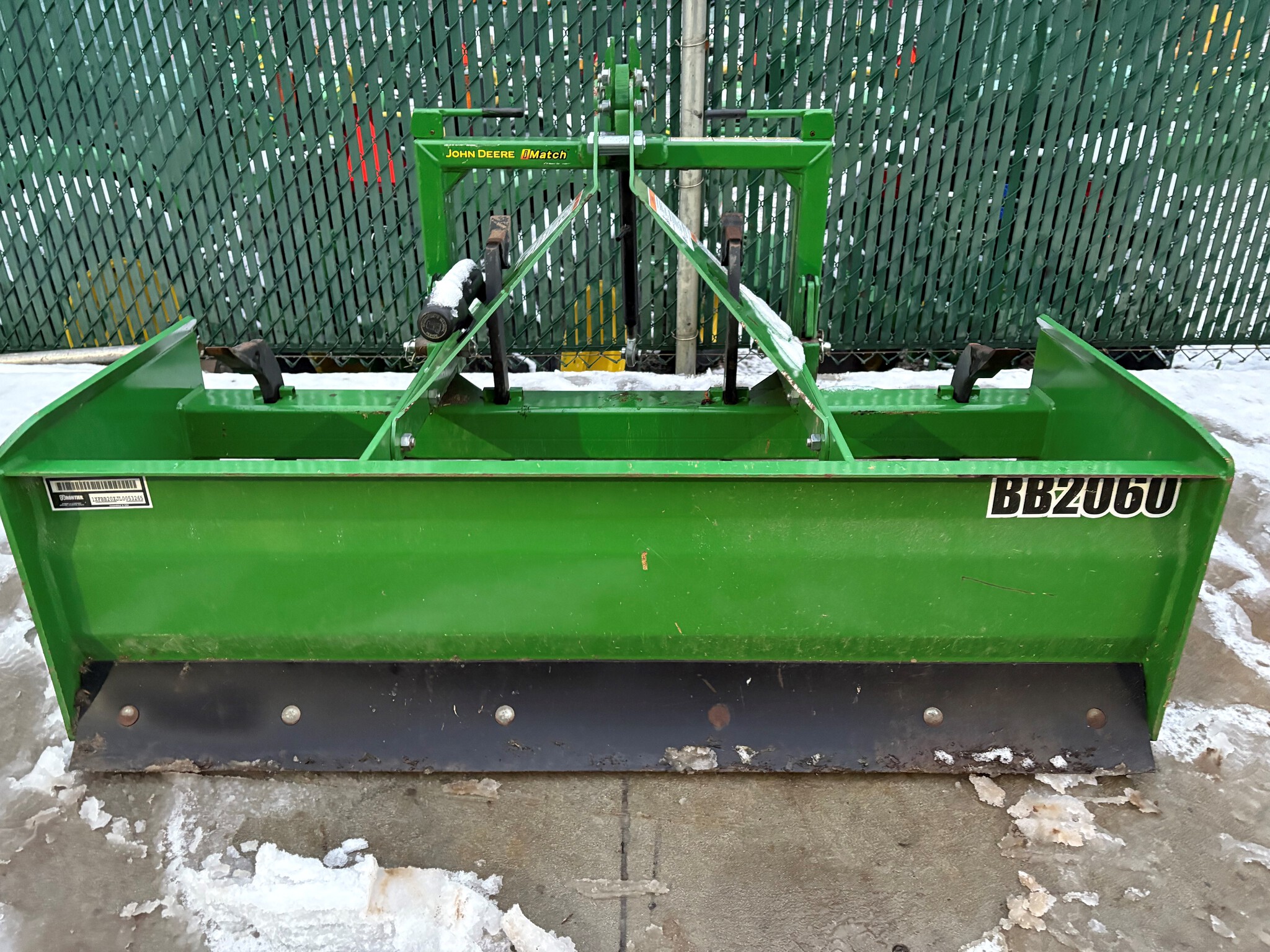 2021 John Deere 2025R Image 5