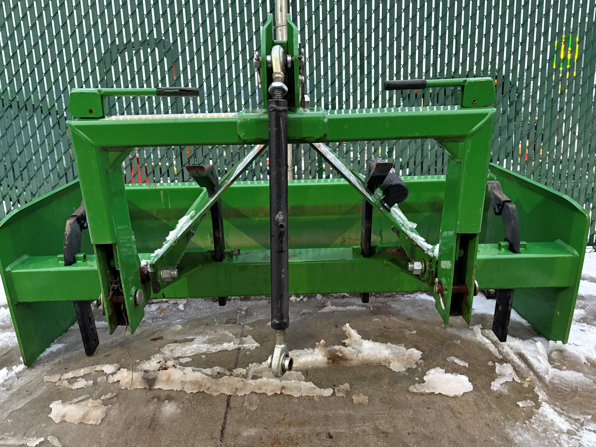 2021 John Deere 2025R Image 6