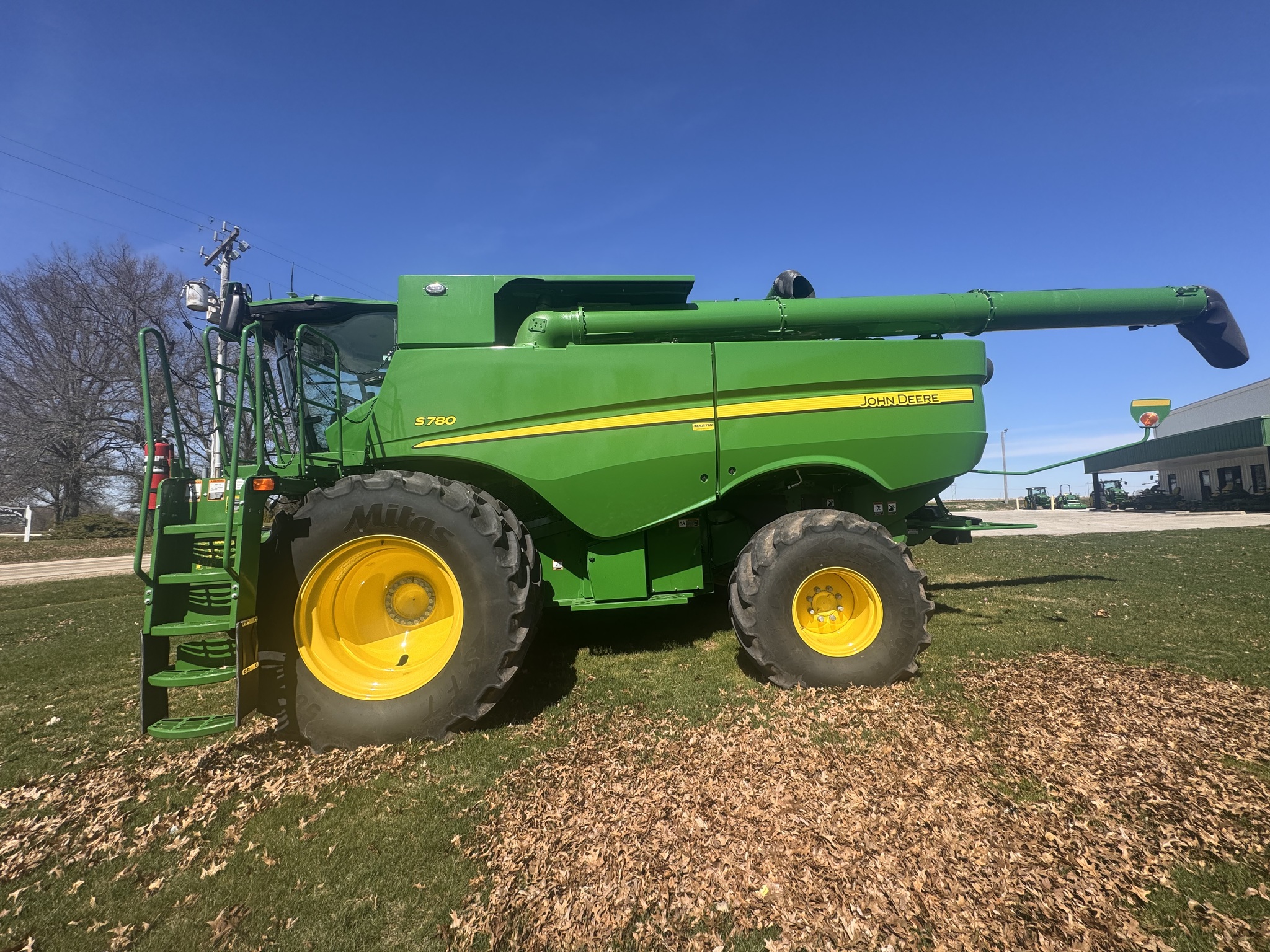  2024 John Deere S780 at Heritage Tractor in Kewanee, IL