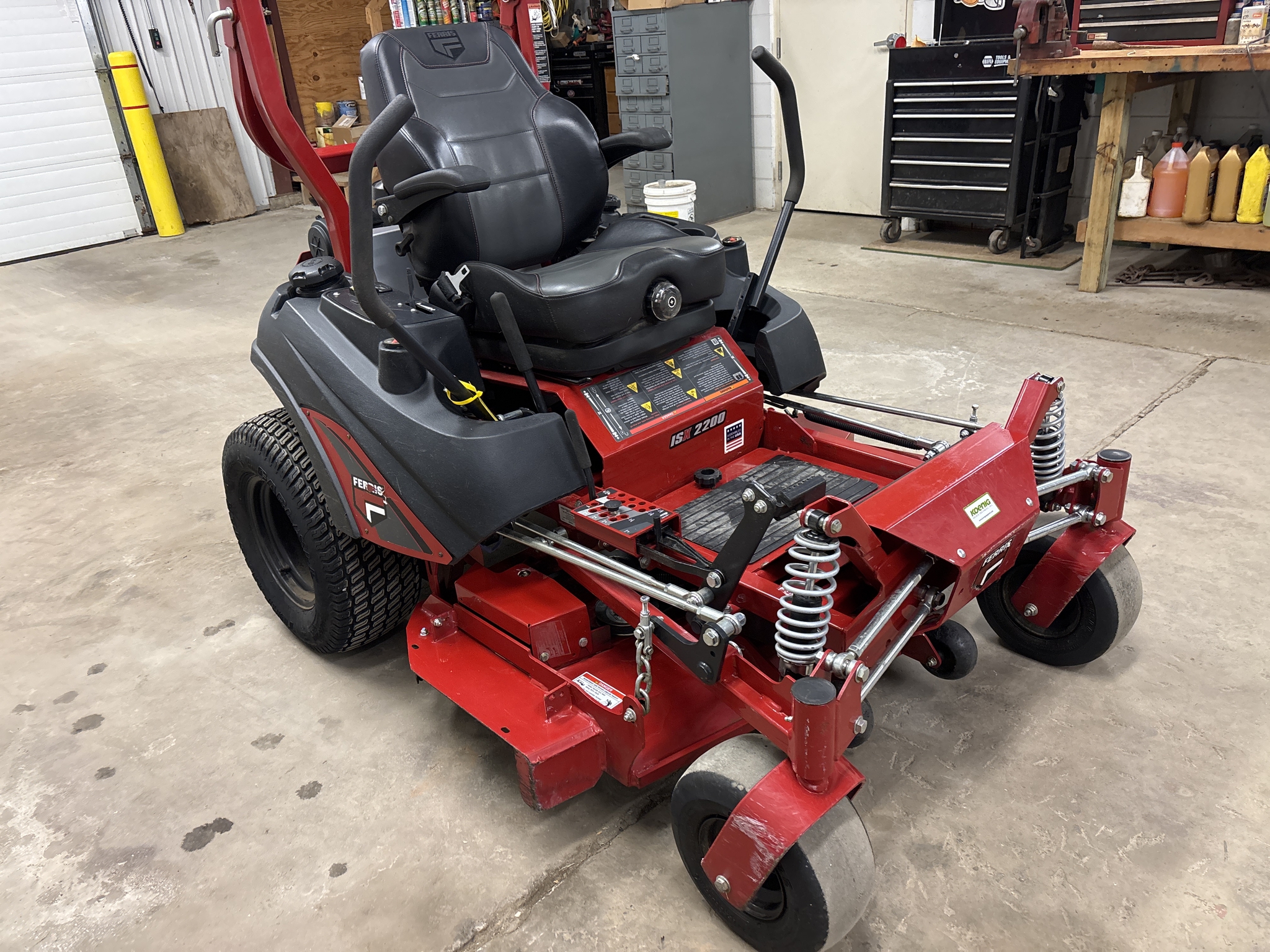 Used 2024 Ferris ISX2200 28 Zero Turn Mowers at Koenig Equipment in Urbana, OH - PhotoXL0