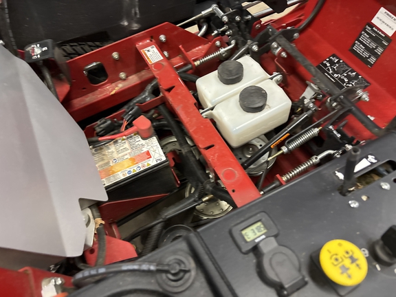 Used 2024 Ferris ISX2200 28 Zero Turn Mowers at Koenig Equipment in Urbana, OH - Photo16