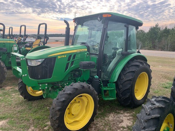 2019 John Deere 5075E Photo 2