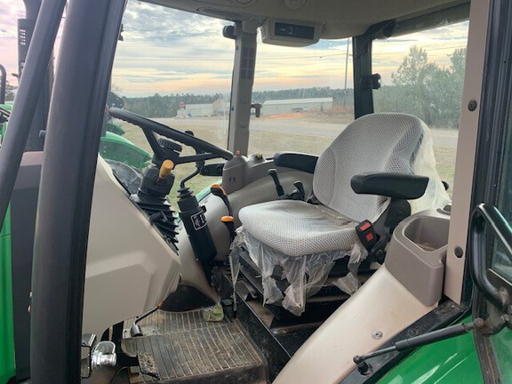 2019 John Deere 5075E Photo 5