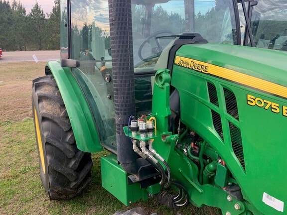2019 John Deere 5075E Photo 7