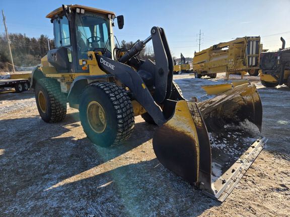 2019 John Deere 544L