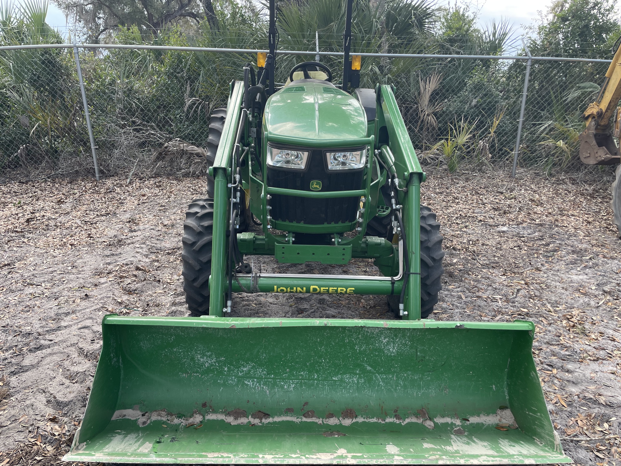 2023 John Deere 4044M Image 3