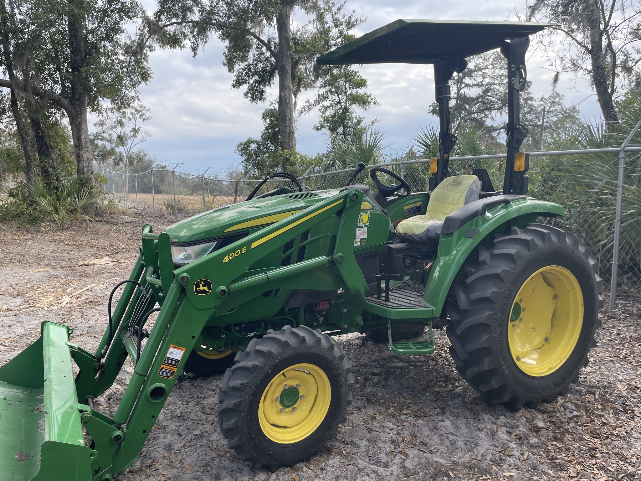 2023 John Deere 4044M Image 4