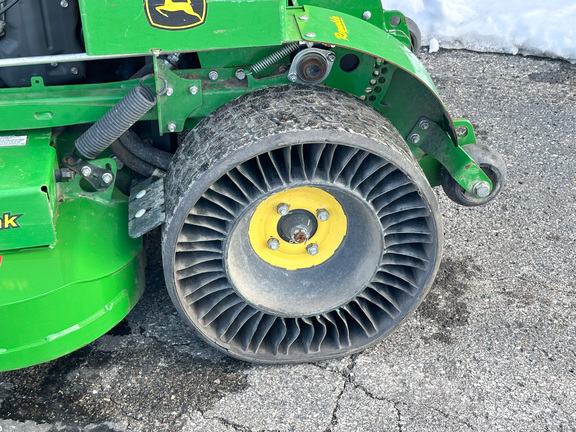 2023 John-Deere 652R