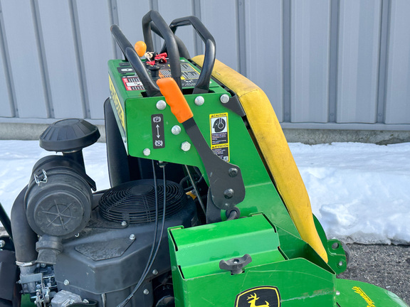 2023 John-Deere 652R