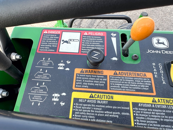 2023 John-Deere 652R