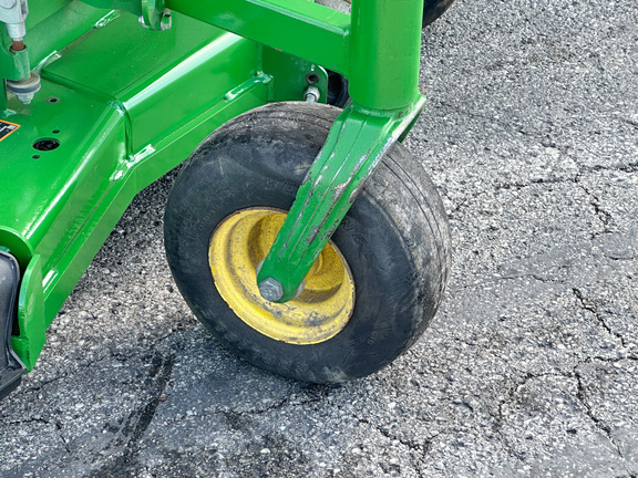 2023 John-Deere 652R