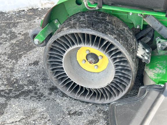 2023 John-Deere 652R