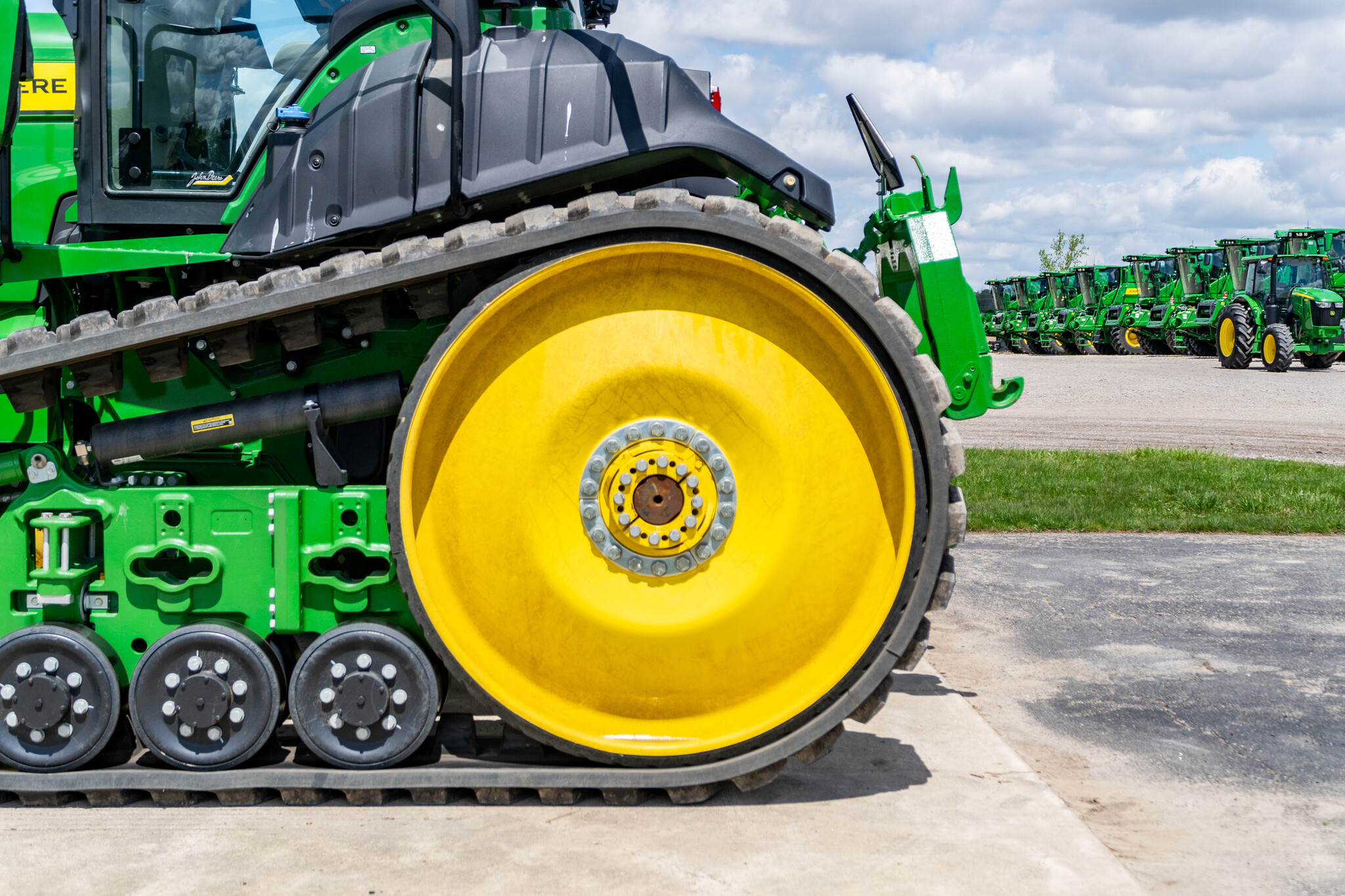 Used 2024 John Deere 8RT 370 Track Tractors at Koenig Equipment in Anna, OH - PhotoXL9