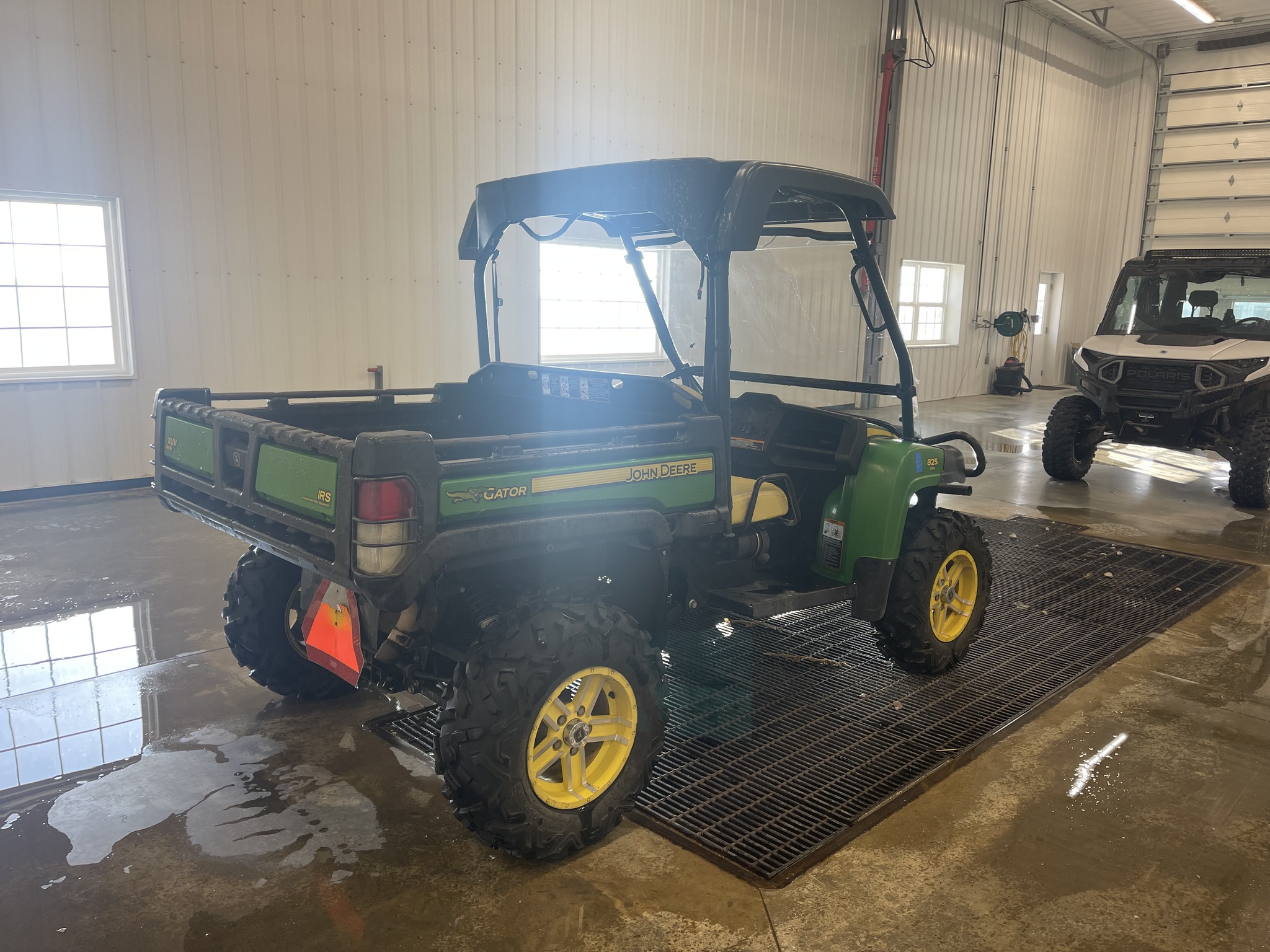 2012 John Deere XUV 825I GREEN Image 2