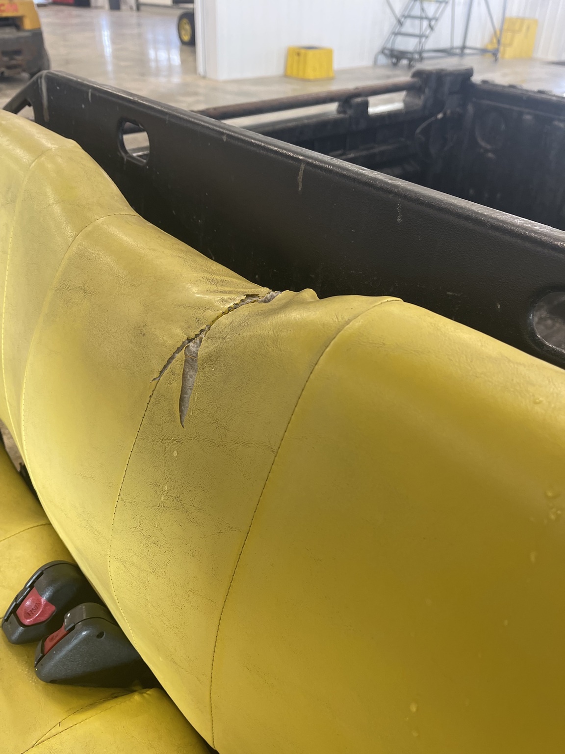 2012 John Deere XUV 825I GREEN Image 5