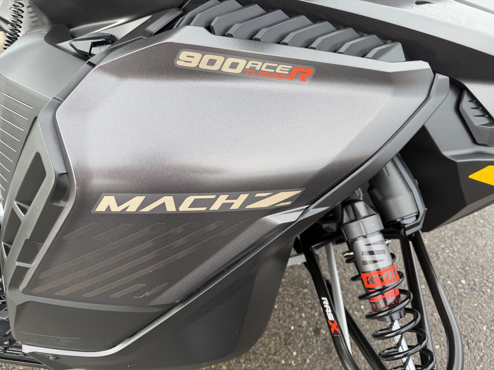 2022 Ski Doo Mach Z 900 TR Image 10