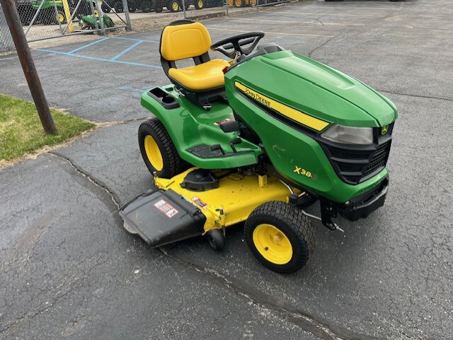2016 John Deere X380 Image 4