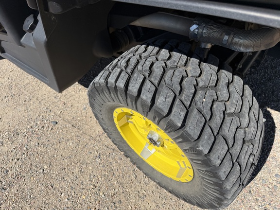 2024 John Deere XUV 835R - Photo14