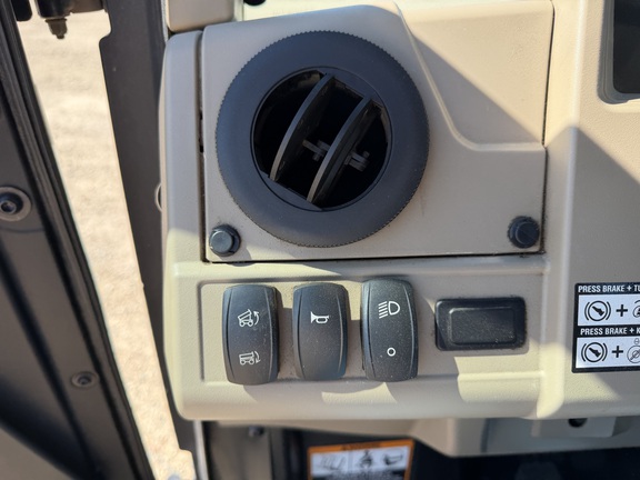 2024 John Deere XUV 835R - Photo21