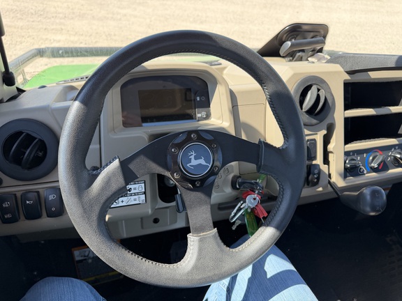 2024 John Deere XUV 835R - Photo22