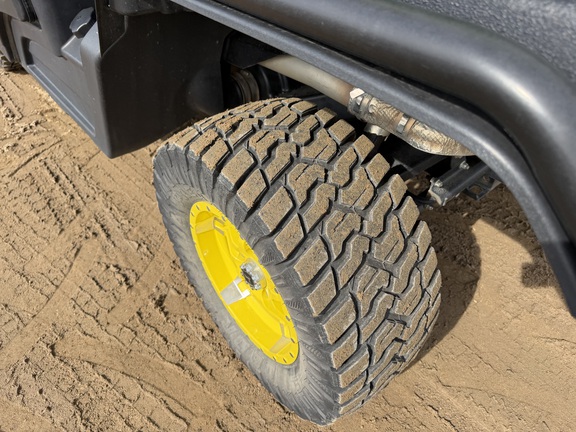 2024 John Deere XUV 835R - Photo14