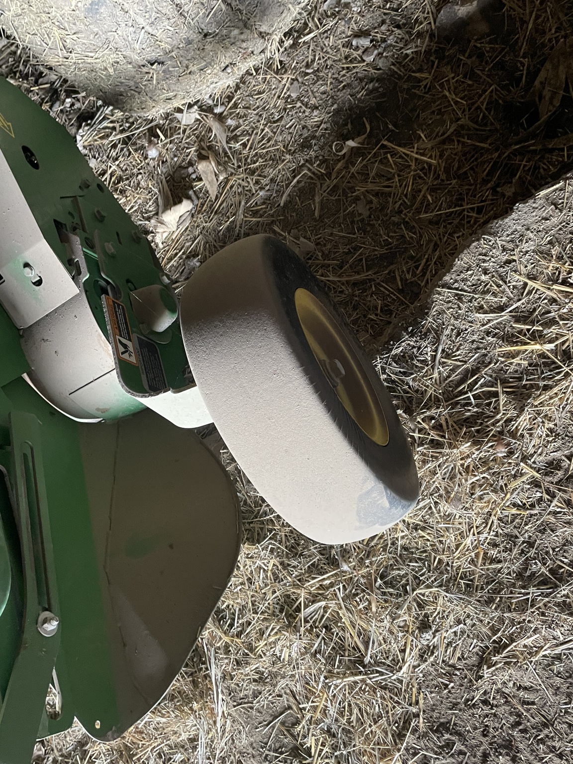 2021 John Deere 560M Image 7