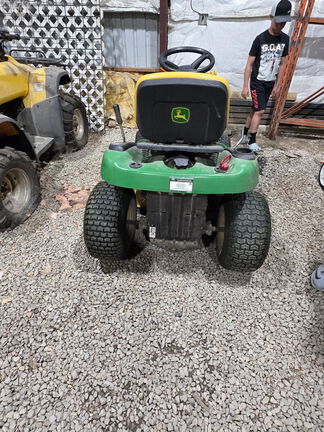 Photo of 2013 John Deere D105