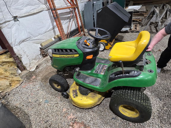 Photo of 2013 John Deere D105
