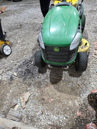 Photo of 2013 John Deere D105