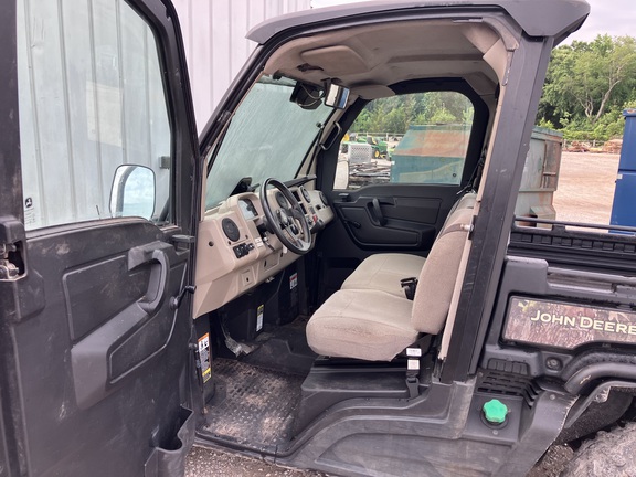 2023 John Deere XUV865R Diesel Premium Cab