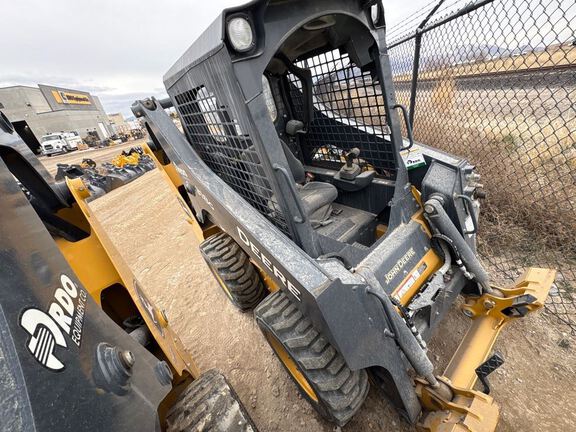 Photo of a 2023 John Deere 318G